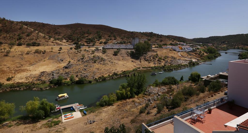 Alojamentos Oasis Hotel Mertola Ruang foto